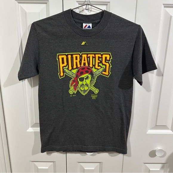 Majestic Other - Y2K Majestic MLB Pirates Shirt